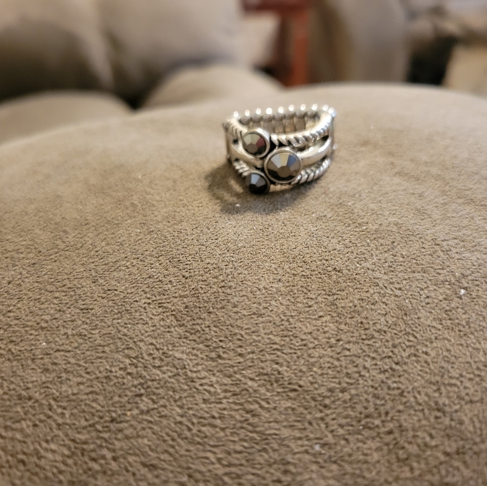 Paparazzi grey triple stone stretchback ring